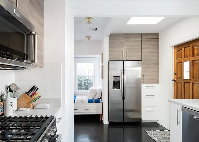 The Exquisite Venice Beach Bungalow With Garden